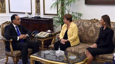 رئيس الوزراء يستقبل 