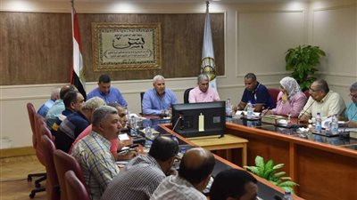 محافظ مطروح: لجنة لوضع حلول لارتفاع منسوب المياه بسكك حديد الحمام