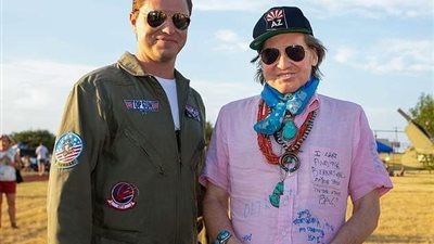 توم كروز ينافس فال كيلمر في 