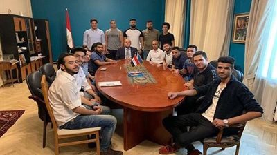 سفير مصر بأوكرانيا يلتقي وفد من طلبة جامعة الدونتسك المصريين لبحث حل أزمتهم