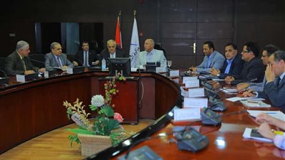 وزير النقل يؤكد على سرعة الانتهاء من تطوير 200 عربة درجة ثالثة للركاب