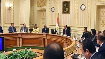 رئيس الوزراء يوجه بالبدء في برنامج لاستبدال وإحلال 