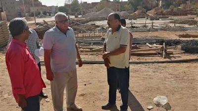 محافظ الوادي الجديد يتفقد مشروع المجمع الإسلامي بموط