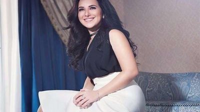 بالأبيض.. شيري عادل تشعل قلب طليقها على 