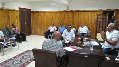 لبحث آخر مستجدات ملف تقنين واضعي اليد : الزملوط يلتقي مع رؤساء القرى الفرافرة