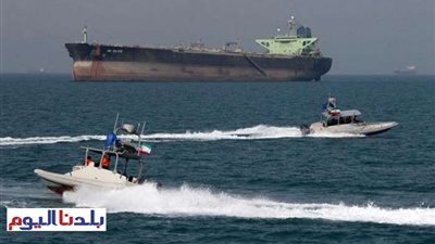 إيران تحتجز سفينة جديدة في مياه الخليج على متنها 12 بحارًا