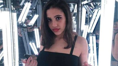 شاهد.. نجلة عمرو دياب تخطف الأنظار بإسبانيا