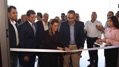 رئيس الوزراء يفتتح مركز خدمات المستثمرين بالمنيا (صور)