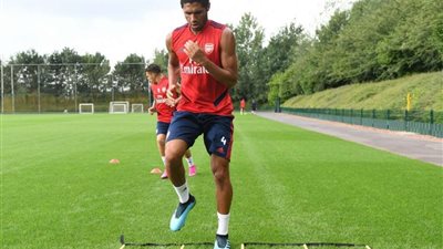 محمد النني يُشارك في أول مباراة له مع بشكتاش التركي