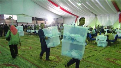 بالصور.. إغلاق الصناديق تمهيدا لبدء فرز الأصوات بـ