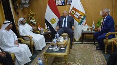 محافظ الوادي الجديد يستقبل وفد جائزة خليفة الدولية للتمور