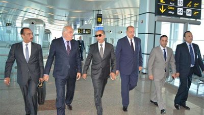 وزير الطيران المدني يجري جولة تفقدية بمطار الغردقة اليوم