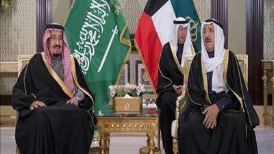 العاهل السعودي يتلقى رسالة من أمير الكويت