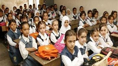 بعد انطلاق العام الدراسي.. تعليم القاهرة: لن نربط تسليم الكتب بدفع المصروفات