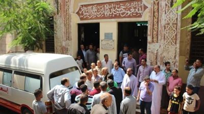 بالصور.. المئات يشيعون جنازة الدكتور أبو بكر عبد المنعم بمسقط رأسه