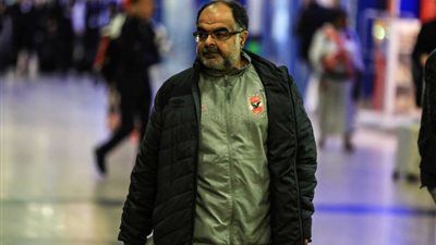 طبيب الأهلي يحصن اللاعبين من الأمراض في غينيا الاستوائية