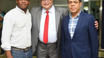 سفير مصر في غينيا الاستوائية يرحب ببعثة الأهلي