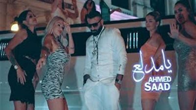 بعد سمية الخشاب.. أحمد سعد يحتضن 4 فتيات في 