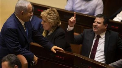 شاهد.. تفاصيل المشادة الساخنة بين نائب عربي ونتنياهو بالكنيست