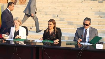 وزيرا الآثار والاستثمار يوقعان اتفاقية مع سفيرة بلجيكا بقصرالبارون بمصر الجديدة (صور)