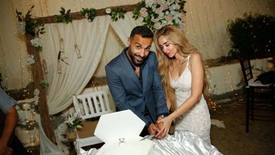 لهذا السبب.. أحمد فهمي يستعين بشركة حراسة في حفل زفافه