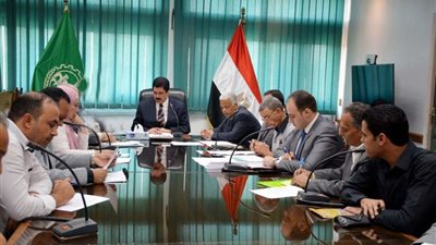 محافظ القليوبية يجتمع باللجنة المشكلة لتقييم أراضي المدارس الغير مُستغلة