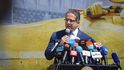 العناني يبحث مع رئيس الوزراء الفرص المتاحة للاستثمار في مجال الآثار