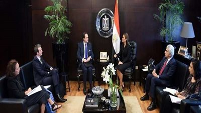 سحر نصر:  فرص استثمارية كبرى فى مصر للمستثمرين الفرنسيين فى تنمية قناة السويس