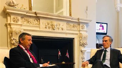 لتعزيز العلاقات.. سفير مصر في لندن يلتقي وزير الدولة البريطاني