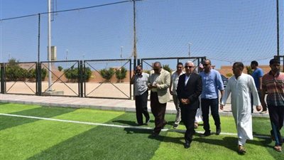 محافظ مطروح يتفقد الملعب القانوني لكرة القدم بمدينة السلوم
