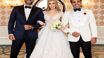 تقاليد زفاف في العائلة.. كريم فهمي ينشر صورة من حفل زفاف شقيقه