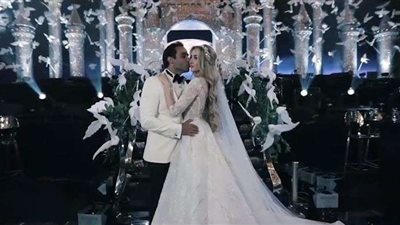 شاهد.. قطار رقص من الفنانين في زفاف هنا الزاهد وأحمد فهمي