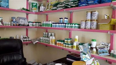 تحرير 8 محاضر ومصادرة 382 عبوة لمحال مبيدات زراعية ببني سويف