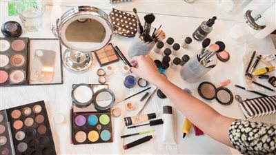 ضبط كمية من مستحضرات التجميل مهربة بالبساتين