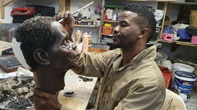 تعرف على سبب تأخير دفن رئيس زيمبابوي 30 يومًا