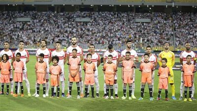 لاعبو الزمالك يبدأون الإحماء قبل مواجهة جينيراسيون فوت