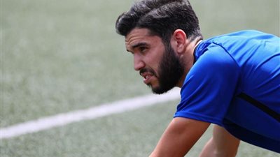 وليد أزارو يجري أشعة رنين لتحديد حجم إصابته