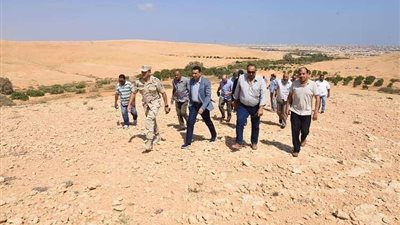 السكرتير العام بمحافظة مطروح يتابع الإجراءات اللازمة لمواجهة السيول