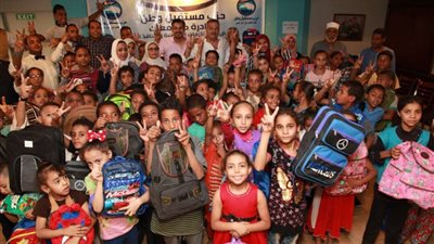 بالصور| شنطة المدرسة بجنيه.. معارض خدمية لـ