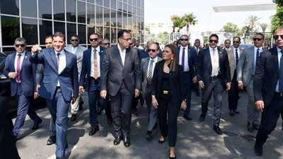 بالصور.. رئيس الوزراء يتفقد المنطقة الحرة بمدينة نصر بعد تطويرها