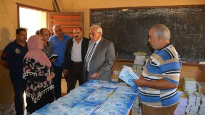 محافظ الدقهلية لمديرة مدرسة: كيف تتركوها مهجورة ونحن في أمس الحاجة لفصل؟