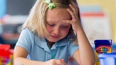 إحدى أولياء الأمور تسرد تفاصيل اليوم الدراسي الأول لها في حياتها :