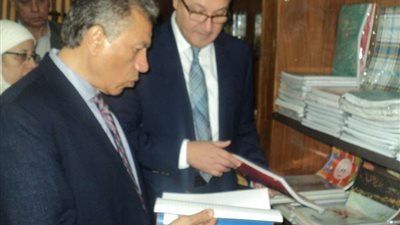 رئيس جامعة بنها يفتتح معرض مستلزمات المدارس بهندسة شبرا