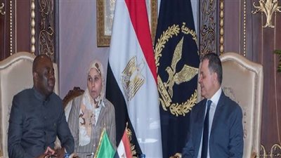 اللواء محمود توفيق يستقبل وزير الشؤون الداخلية بـ زامبيا