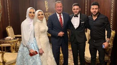 نجم الأهلي يحتفل بعقد قرانه في حضور 