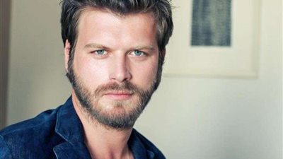 ظهور مفاجئ للنجم التركي 