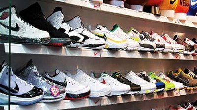 نائب رئيس شعبة تجارة الأحذية: السوق يحتضر رغم سلسلة التخفيضات