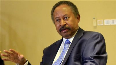 رئيس وزراء السودان يغادر القاهرة بعد لقاء السيسي