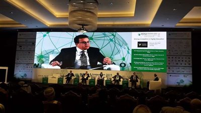 وزير التعليم العالي يشارك في منتدى الابتكار التقني  في التعليم بسلطنة عمان