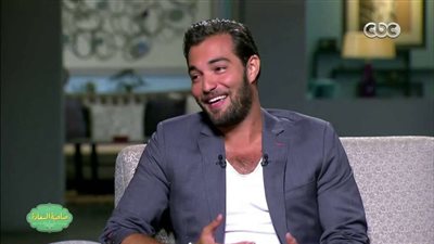 باسل الزارو يقدم افتتاح وختام 